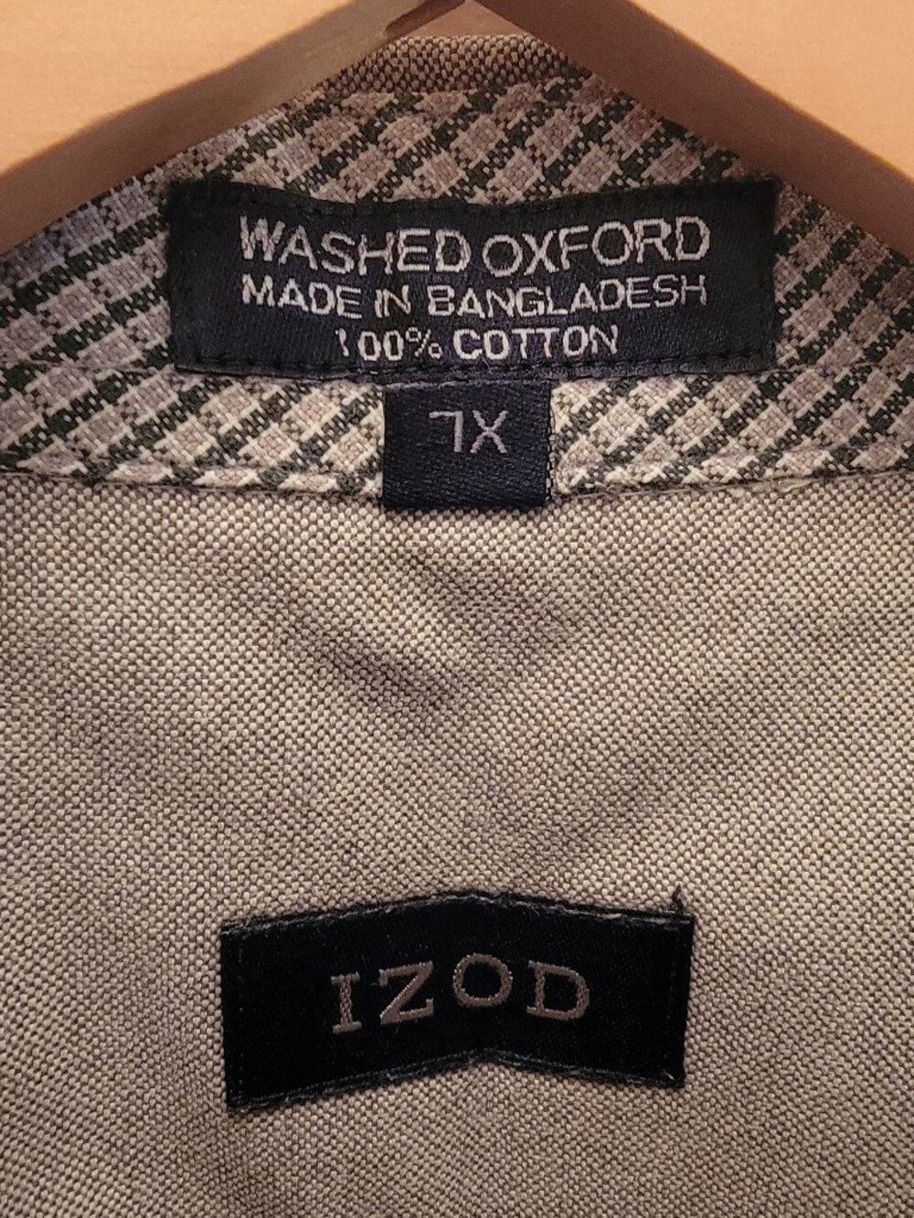 IZOD Washed Greenish Oxford Button-Down Shirt - XL - Picture 4 of 4